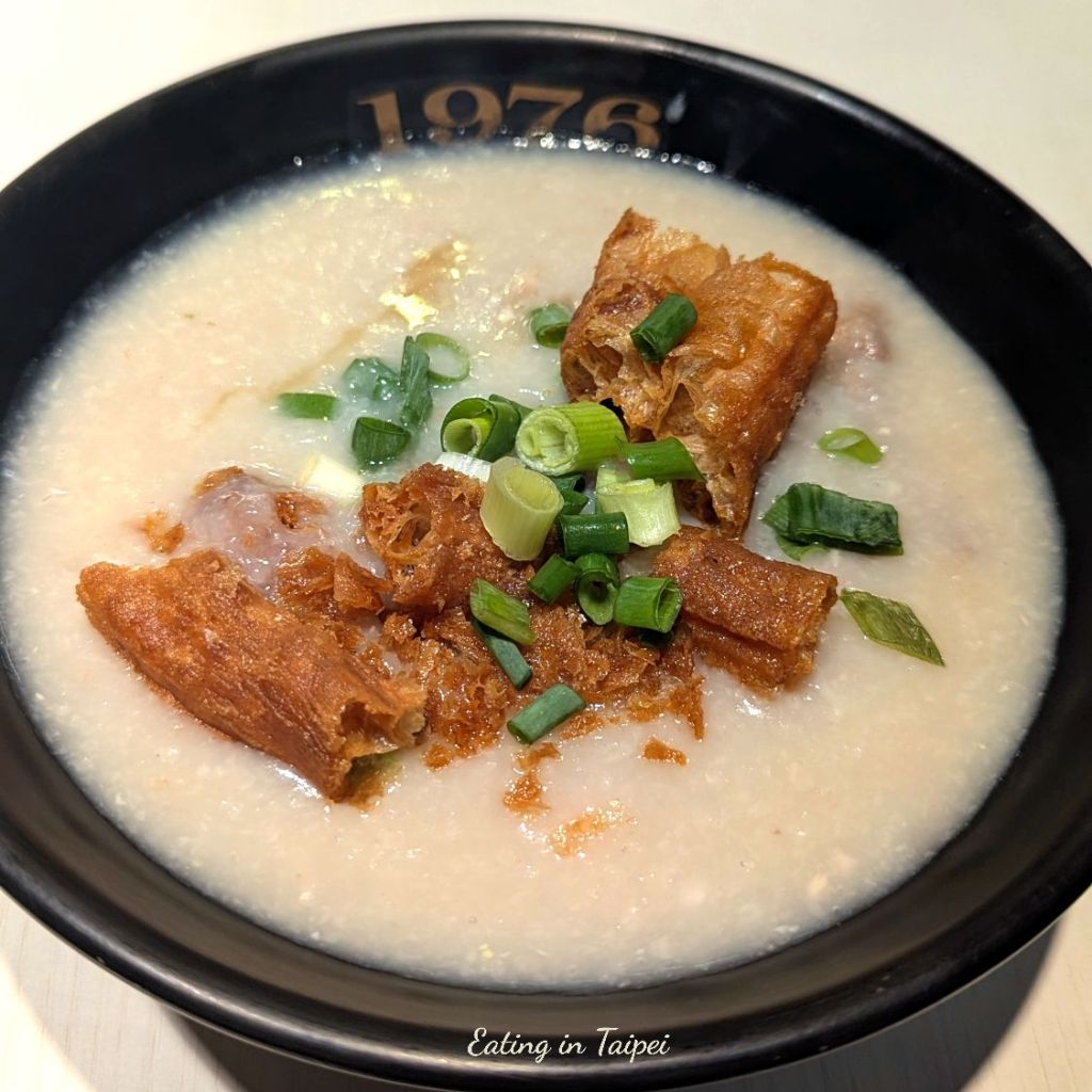1976 hong kong restaurant rice porridge with pork meat liver and intestines