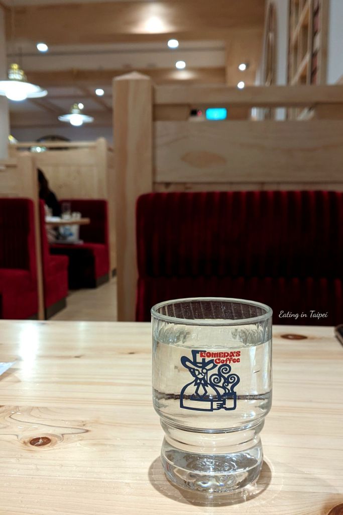 Komeda s coffee inside 2