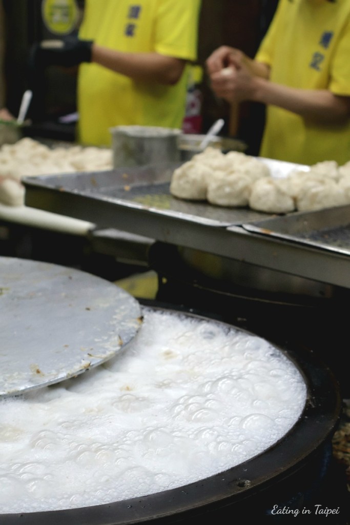 Shilin Night Market steamed bun 2
